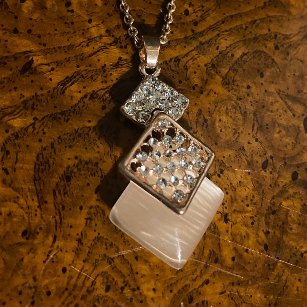 Elegant Gold Tone and Quartz Rhinestone Pendant Necklace